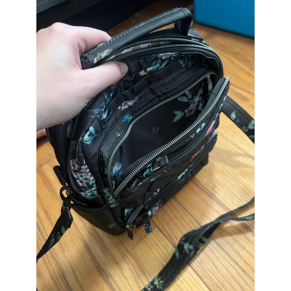 Lug Compass Crossbody Bag Travel Pockets Floral Quilted Women Accessories - Picture 6 of 8